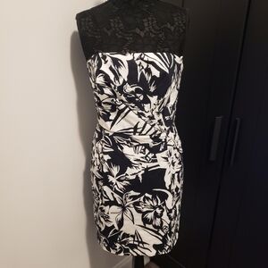 White House Black Market  Women's Floral Strapless Summer Dress  Pockets Size 12
